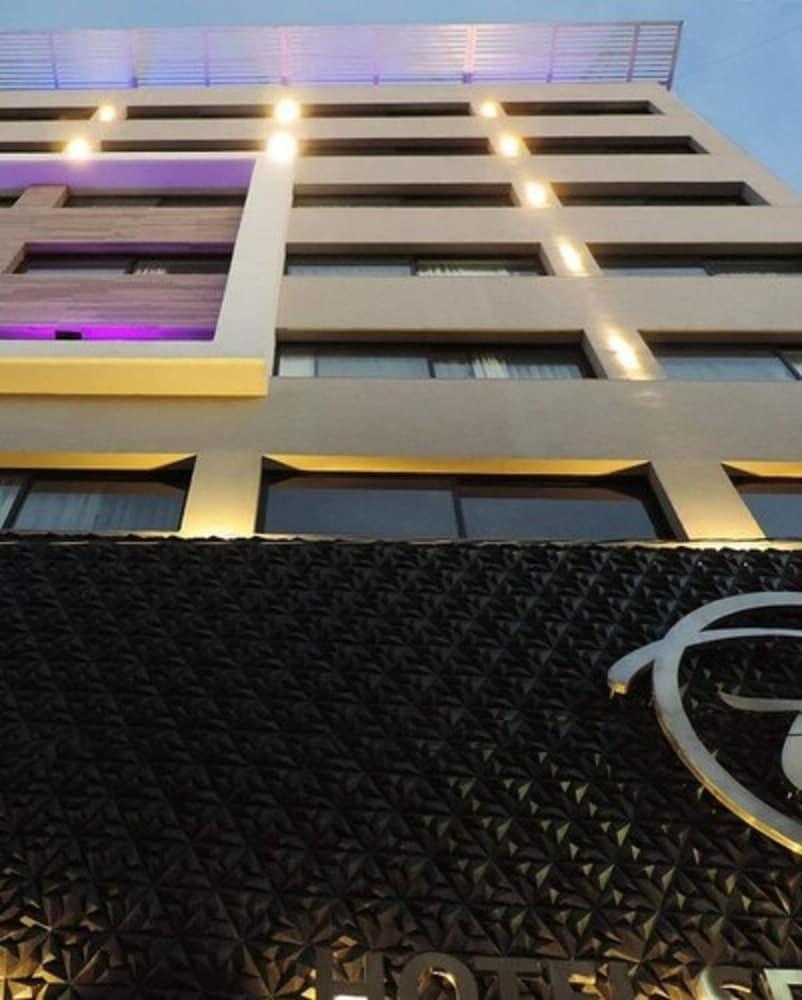 Hotel Senorial Platino 莱昂 外观 照片